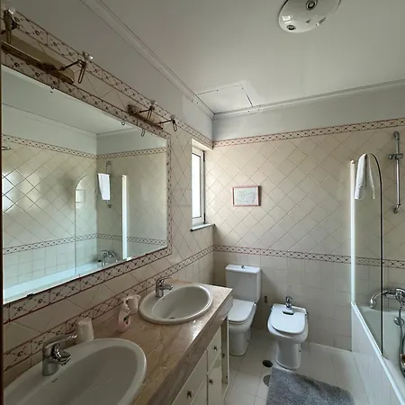 Avenida House - Regina Group Viana do Castelo